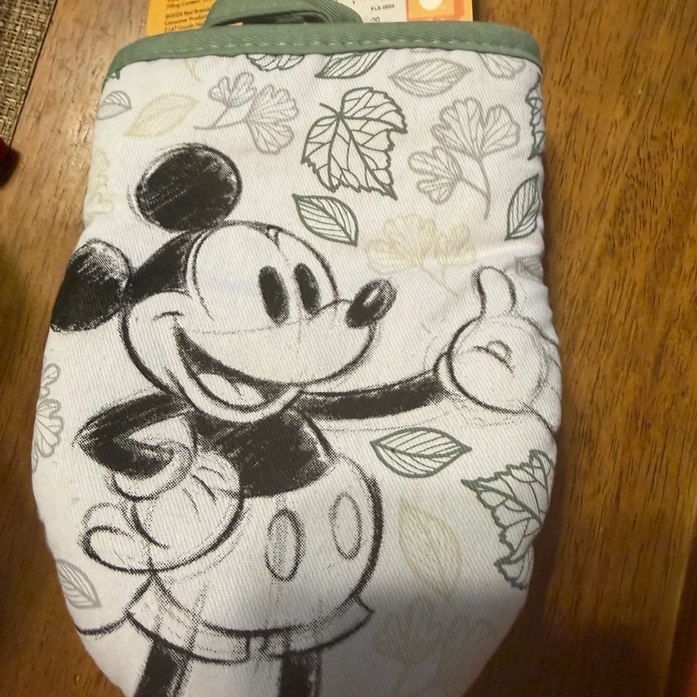 Disney Black & White Mickey Mouse Oven Mitt with Green Trim
